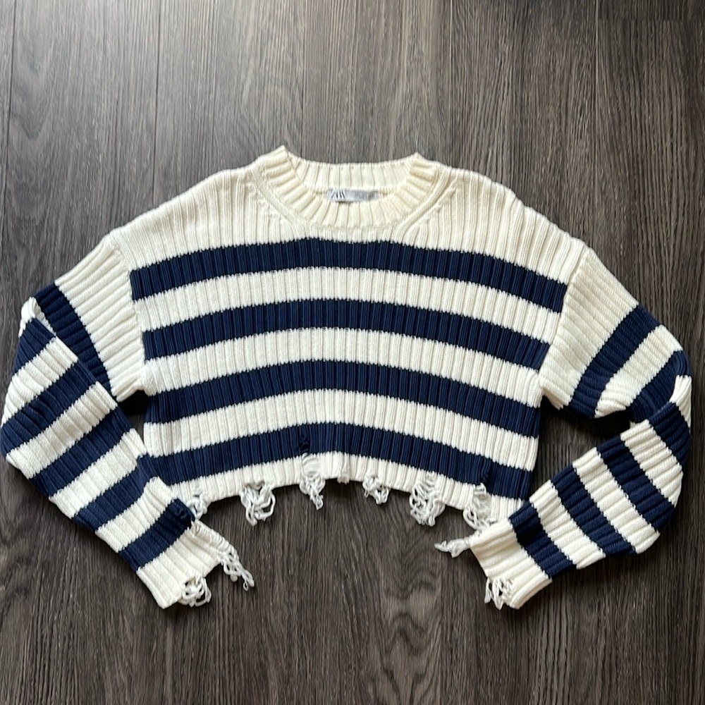 💙TRENDY NAVY DISTRESSED CROP ZARA SWEATER